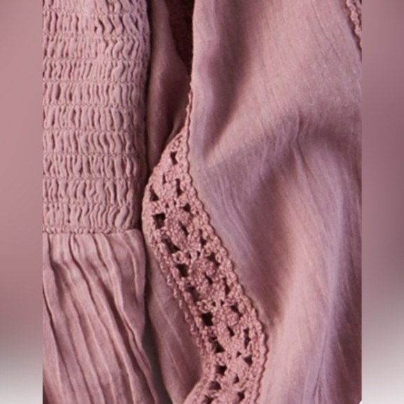 AMERICAN EAGLE WOMEN PURPLE SQUARE NECK SMOCKED PEASANT TOP
XL - Picture 2 of 15